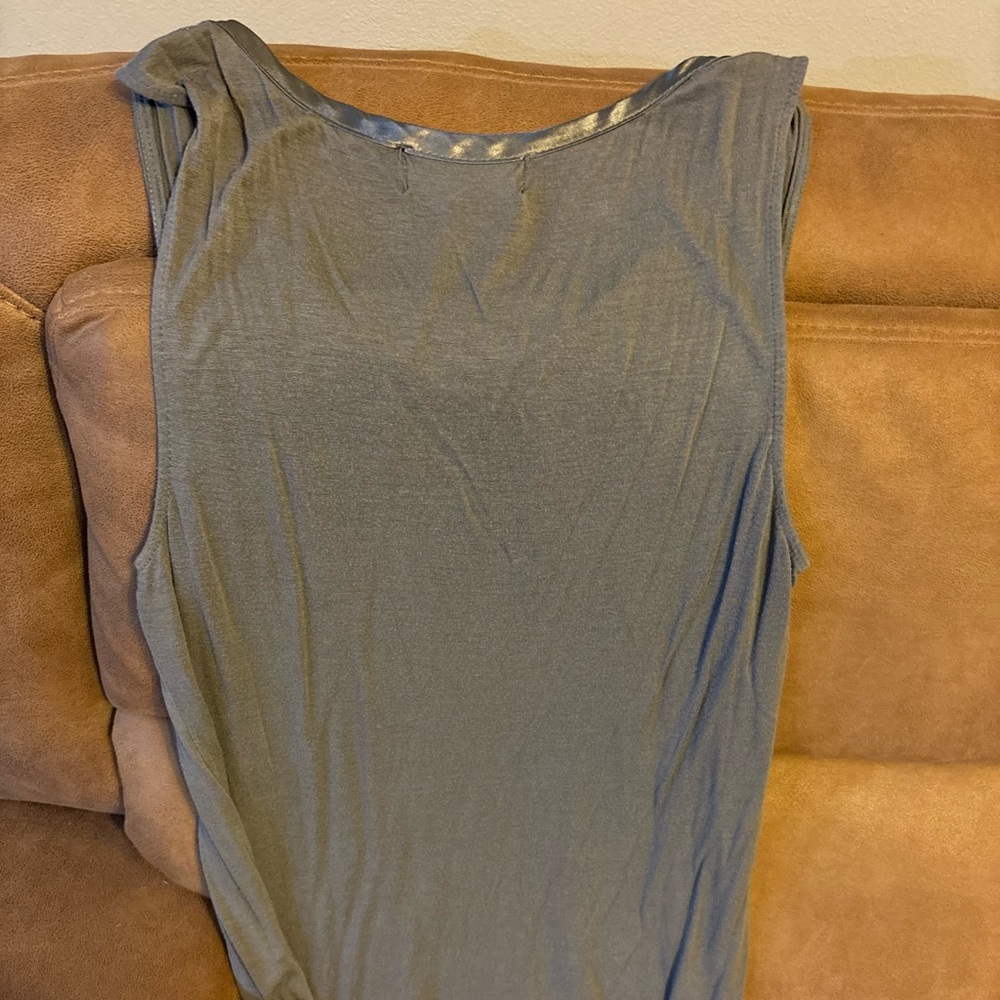 The royal standard, sleeveless blouse, medium